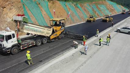 拓宽通往老区的道路,230国道七里坪至红安县城段改扩建工程加速推进