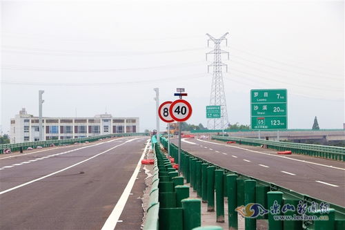 峨汉高速通车段主线沥青路面施工完成